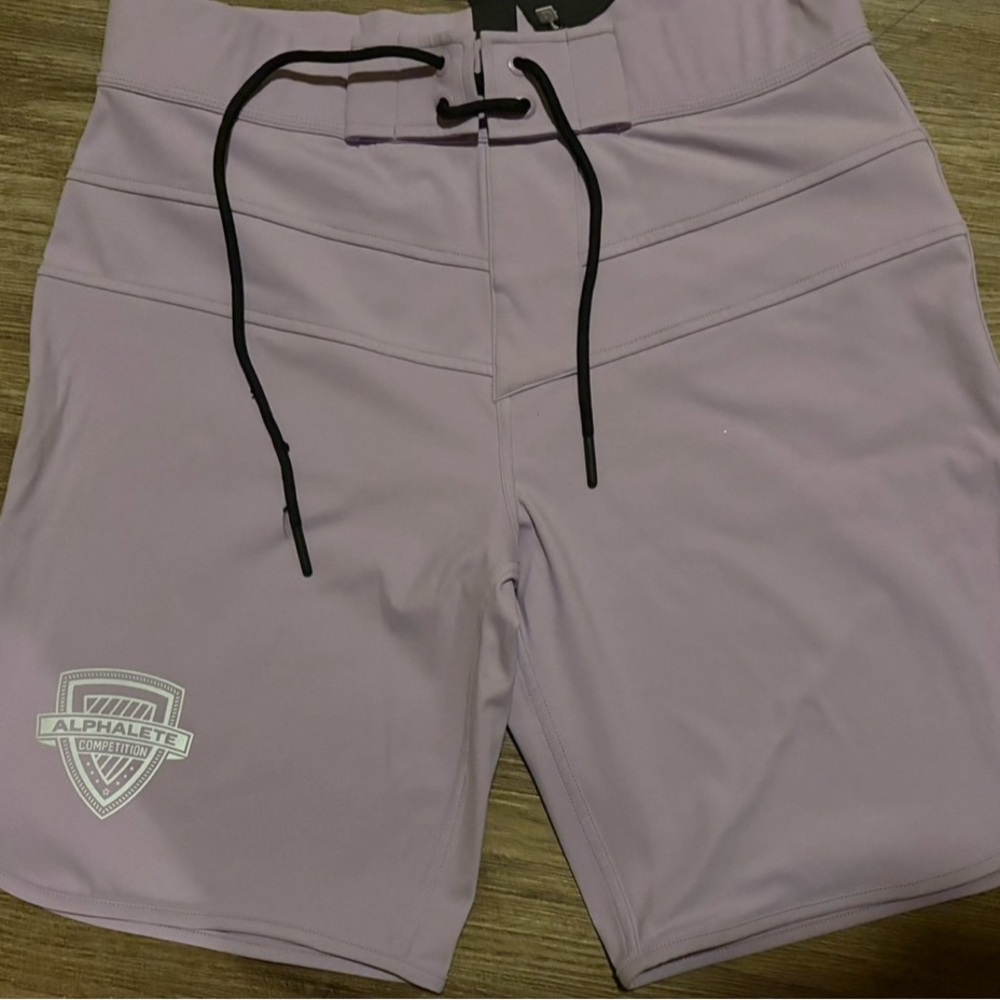 ALPHALETE PALE PURPLE SHORTS NEW SZ 30 gym